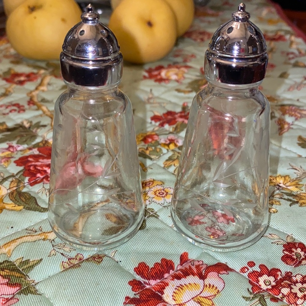 Princess house salt and pepper shakers